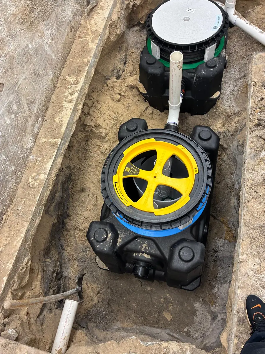 Backflow prevention assembly installed on a water service line